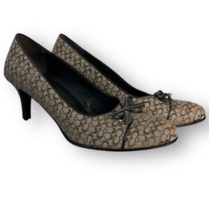 Vintage Coach Signature Logo Brown and Tan w/Bow Mari Closed Toe 3” Heels